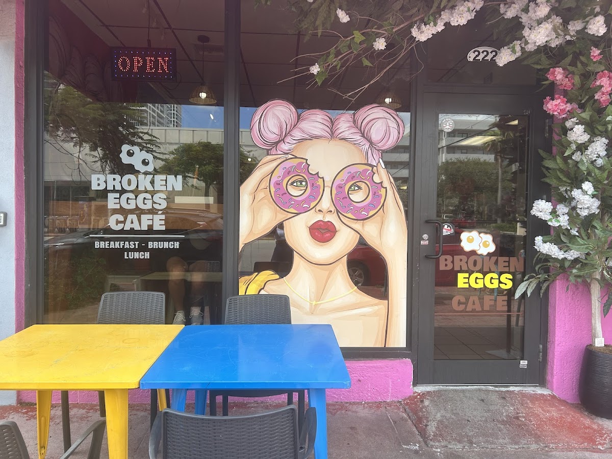 Broken Eggs Cafe